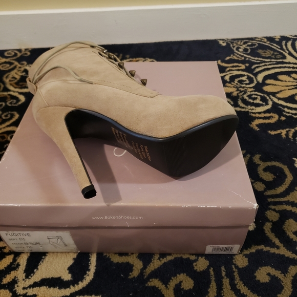 Boot - Picture 4 of 4